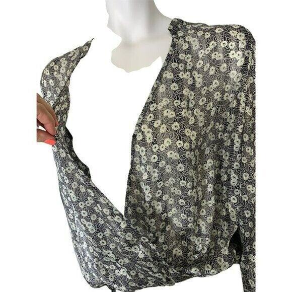 Collective Concepts Medium surplice floral Vicky Chiffon long sleeve top NWT - Picture 7 of 7